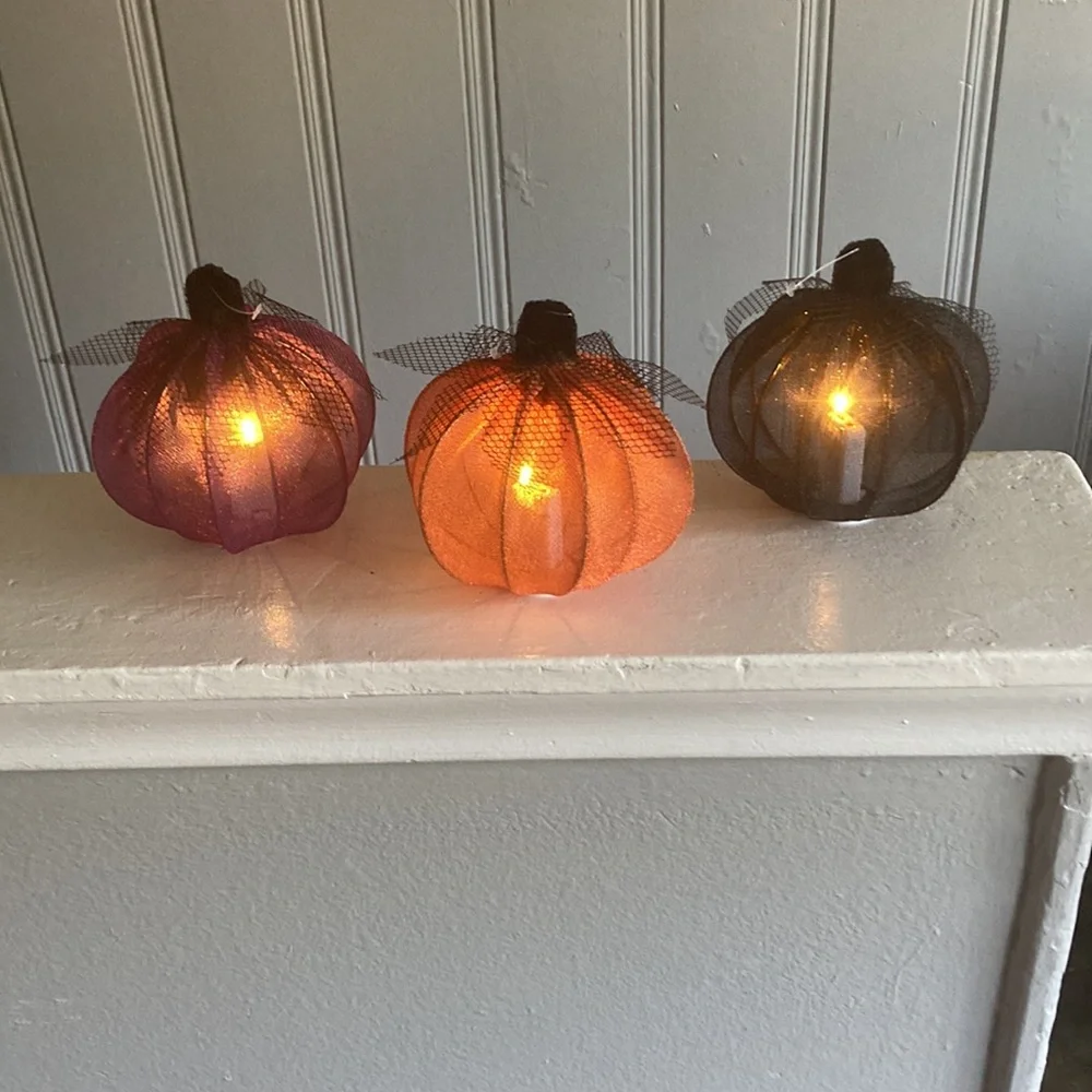 NWT- Set of 3-  Elegant Lace Covered Light Up LED Halloween Pumpkin Decorations